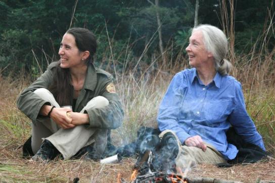 Rebeca Atencia, Premio Nacional SGE: «Los chimpancés me han protegido en la selva y uno de ellos me salvó la vida»